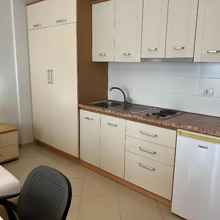 Studio In Vlore Near Plazhi Vjeter Beach דירה Vlorë